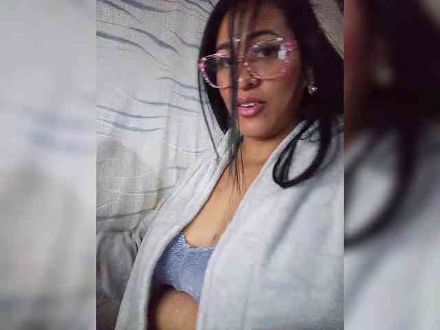Letty33 webcam