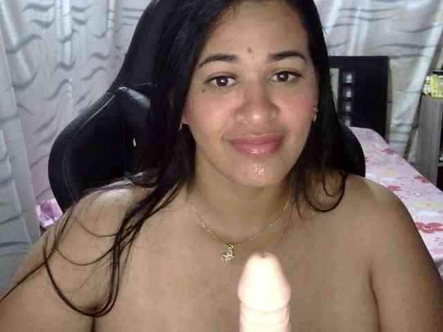 Letty33 webcam