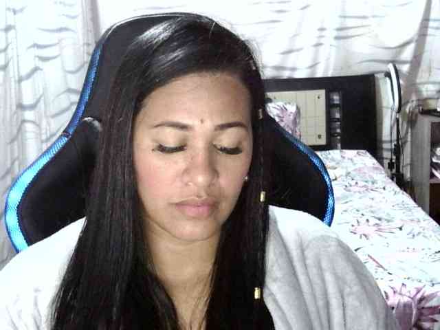 Letty33 webcam