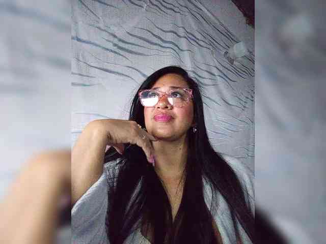 Letty33 webcam