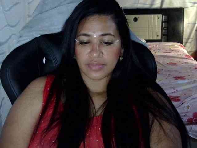Letty33 webcam