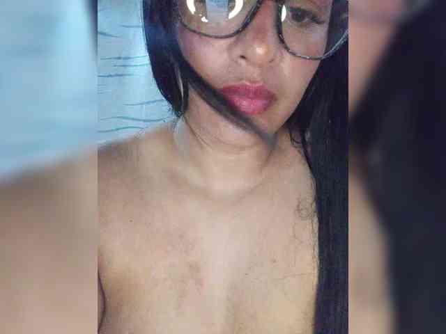 Letty33 webcam