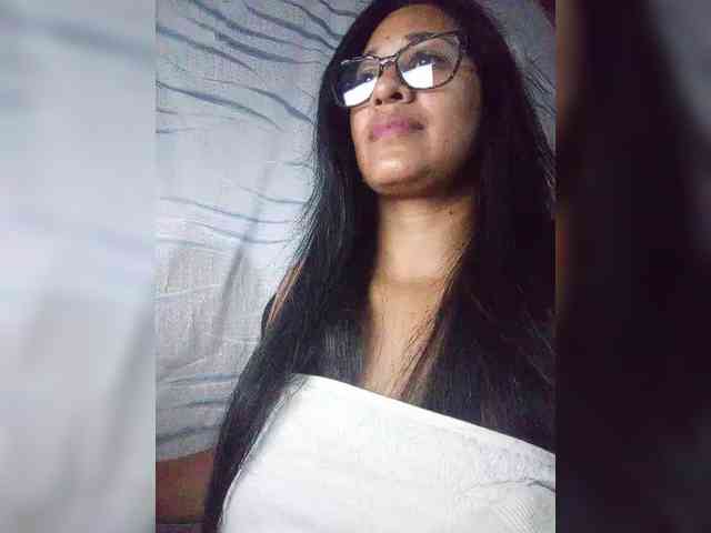 Letty33 webcam