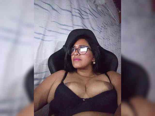 Letty33 webcam