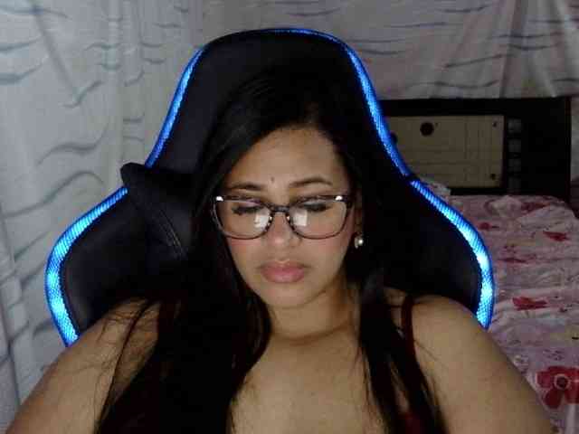 Letty33 webcam