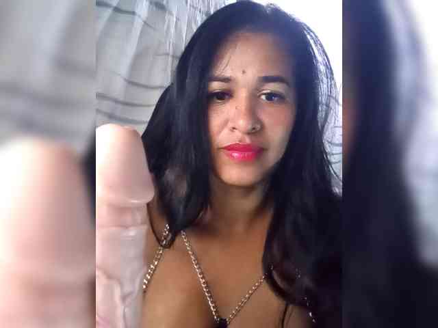 Letty33 webcam