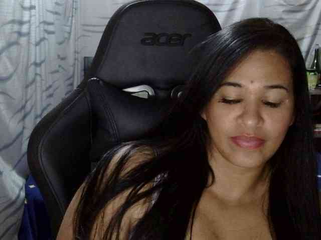 Letty33 webcam