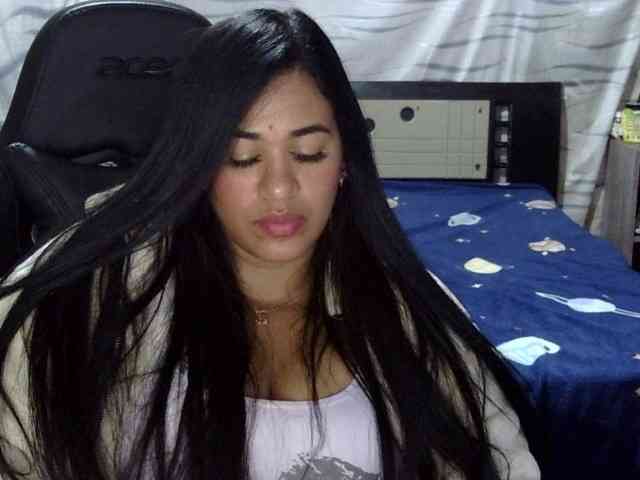 Letty33 webcam