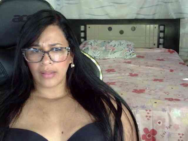 Letty33 webcam