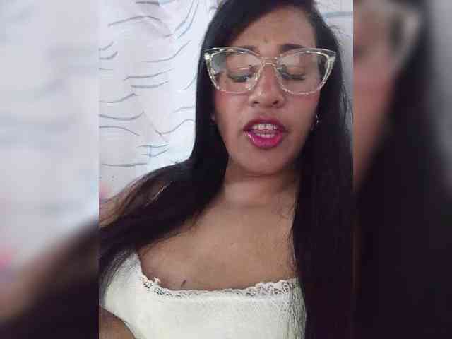 Letty33 webcam