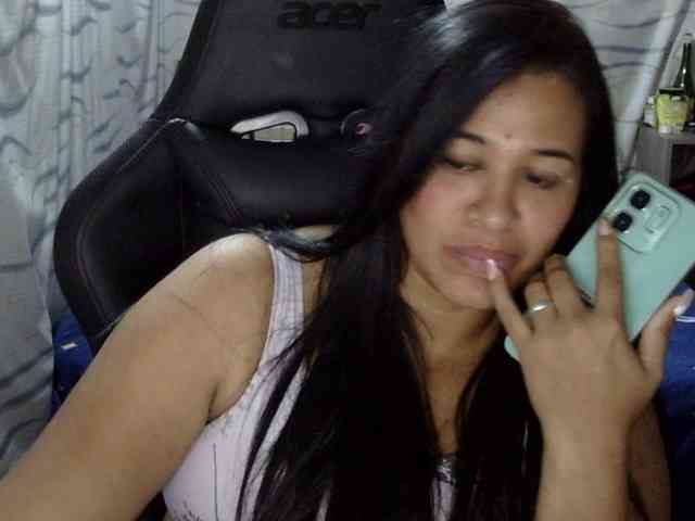 Letty33 webcam