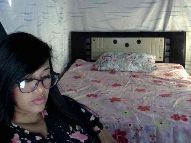 Letty33 webcam