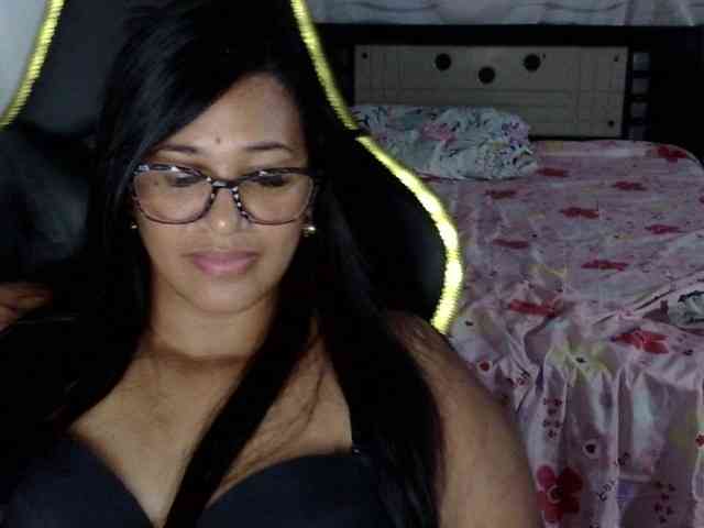 Letty33 webcam
