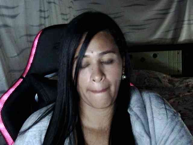 Letty33 webcam