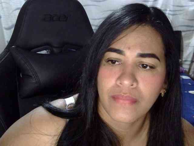 Letty33 webcam