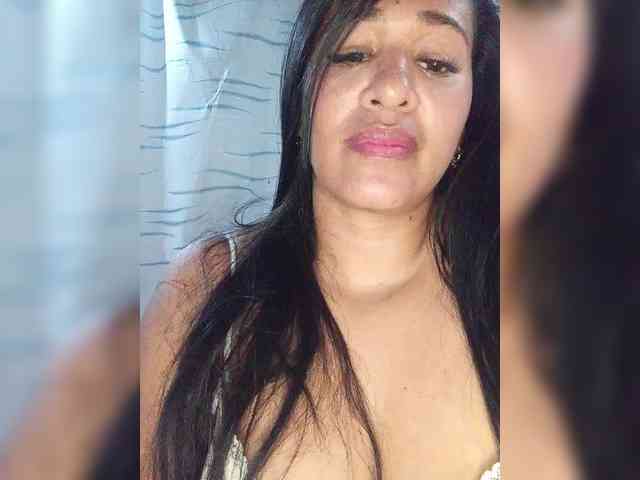 Letty33 webcam