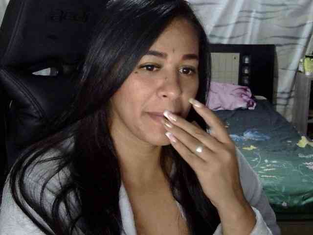 Letty33 webcam