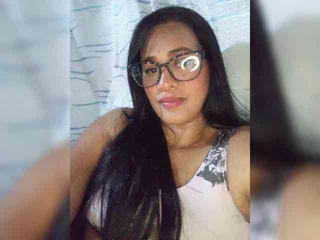 Letty33 webcam