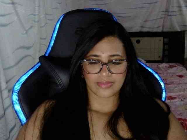 Letty33 webcam