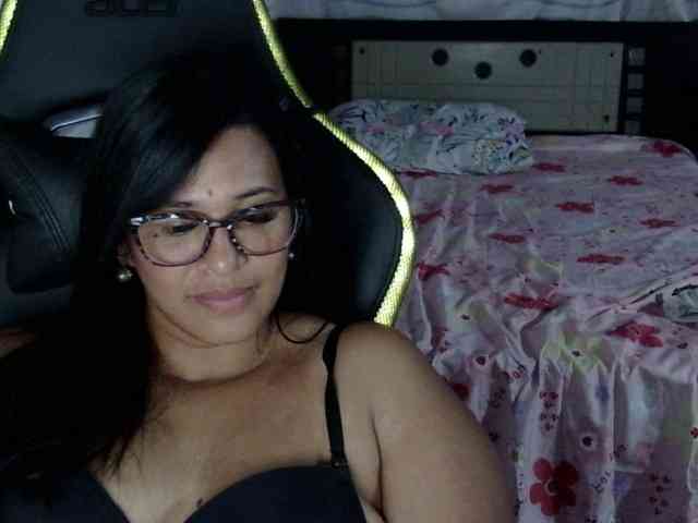 Letty33 webcam
