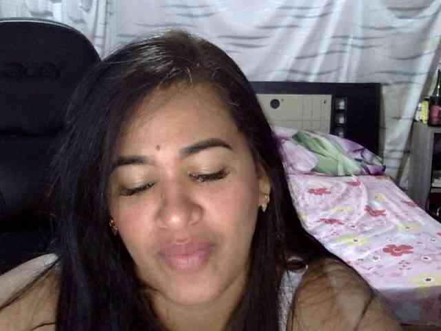 Letty33 webcam