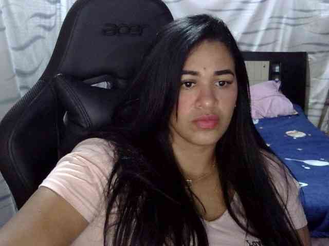 Letty33 webcam