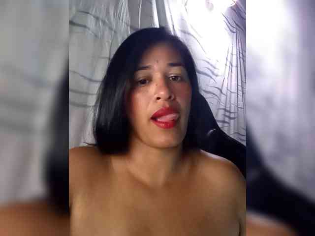Letty33 webcam