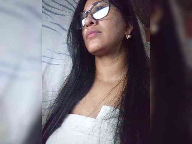 Letty33 webcam