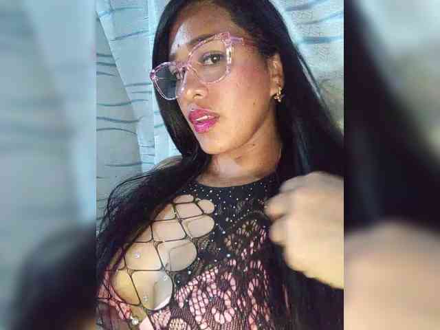 Letty33 webcam