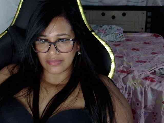 Letty33 webcam