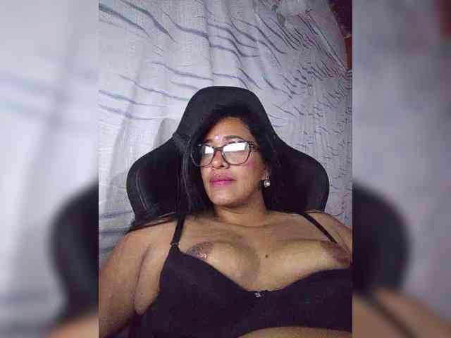 Letty33 webcam