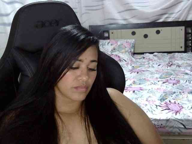 Letty33 webcam