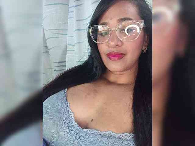 Letty33 webcam