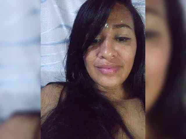 Letty33 webcam