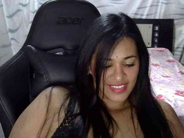 Letty33 webcam