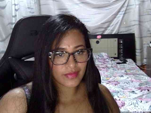 Letty33 webcam