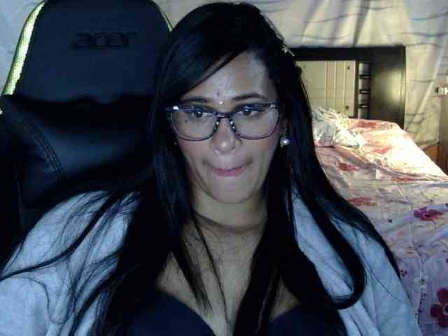 Letty33 webcam