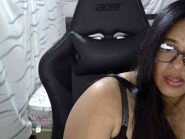 Letty33 webcam