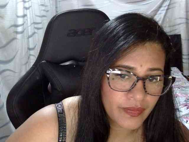 Letty33 webcam