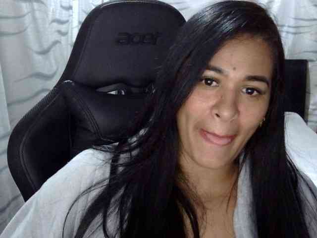 Letty33 webcam