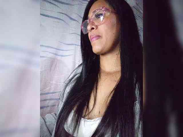 Letty33 webcam