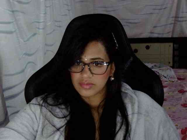 Letty33 webcam