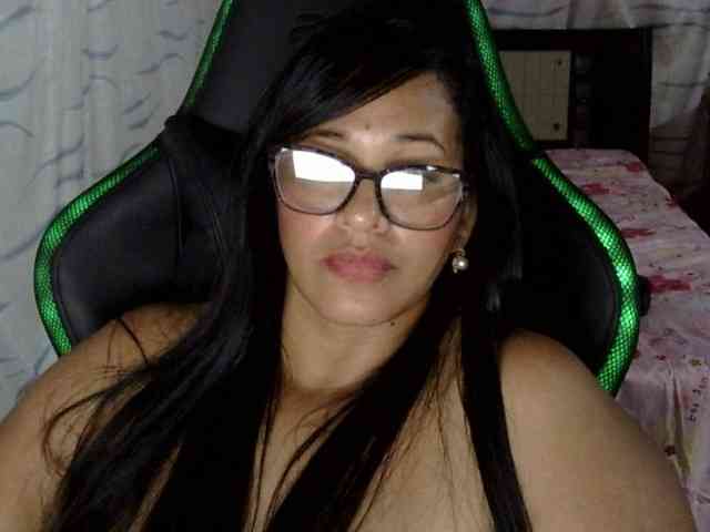 Letty33 webcam