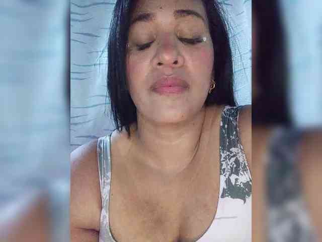 Letty33 webcam