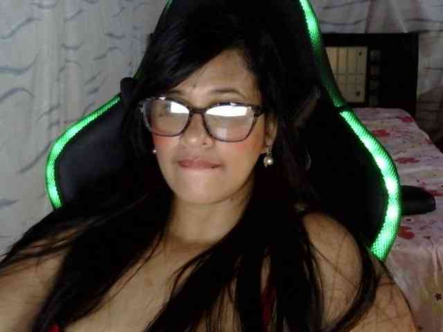 Letty33 webcam