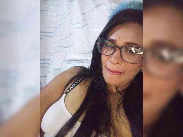 Letty33 webcam