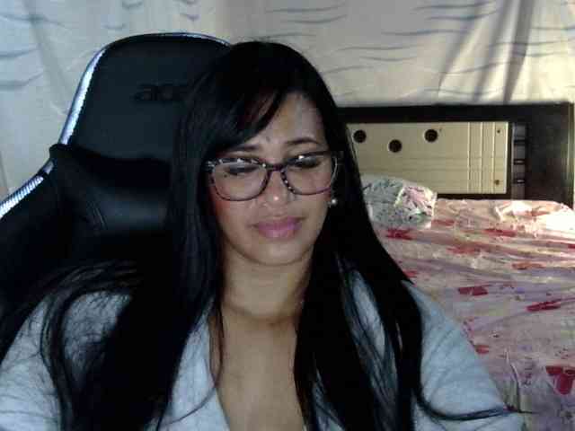 Letty33 webcam