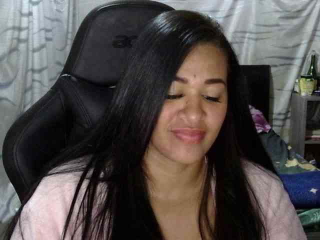 Letty33 webcam