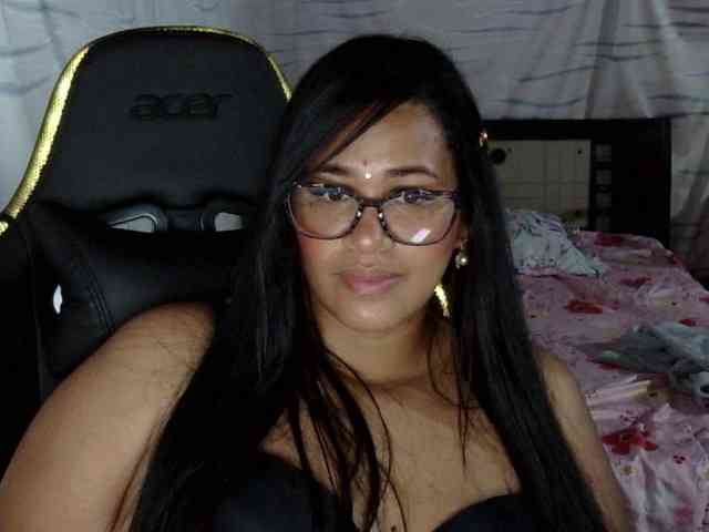 Letty33 webcam