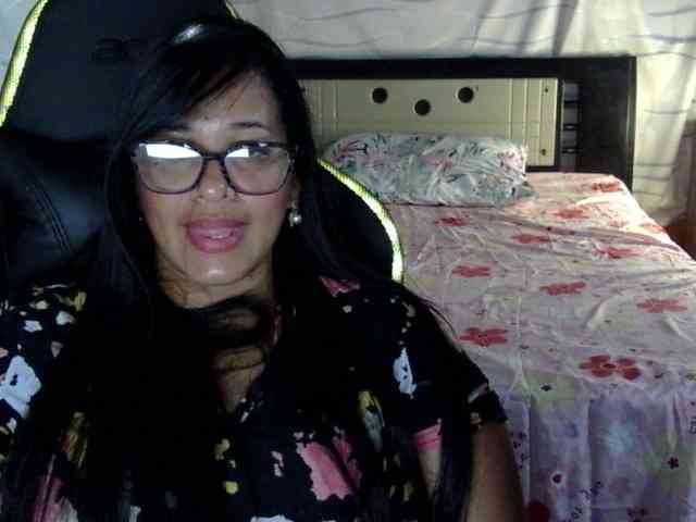 Letty33 webcam